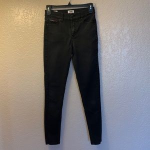 Tommy Hilfiger. Size W25 L30. Mid rise skinny.